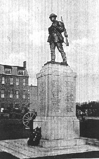 1930's Postcard of Yarmouth Town and County War Memorial